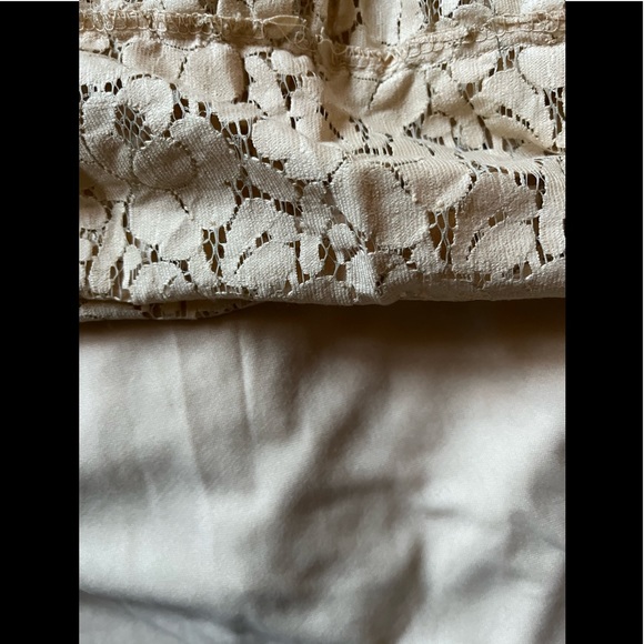 La Classe Couture Floral Lace Tiered Skirt in Size Small in Light Beige - Picture 3 of 3